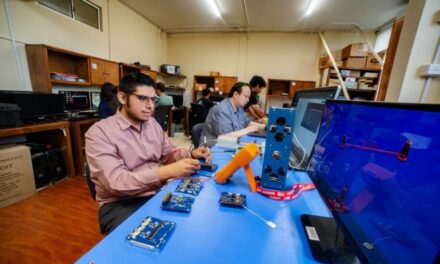 Impulsa BC industria de semiconductores con 100 becas a personal docente