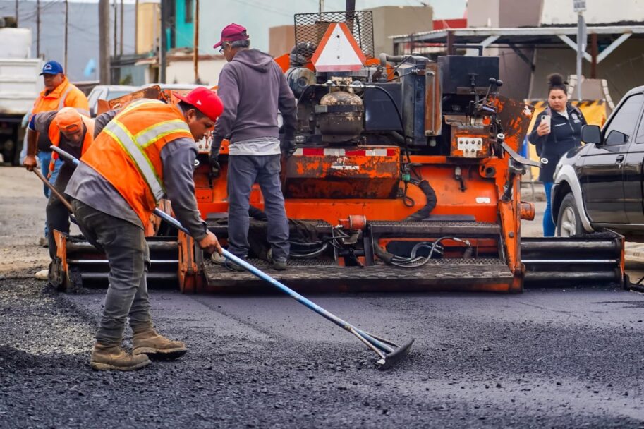 Avanza pavimentación en Ensenada con recursos de los Ramos 33 y 23