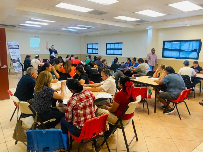 Impartieron taller modelo de negocio a comunidad empresarial de San Felipe