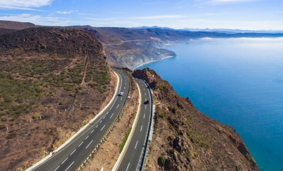 Gestionan ante la SICT mejoramiento de carreteras federales en Ensenada