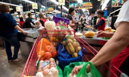 Se debilita el consumo en México hacia la mitad del año