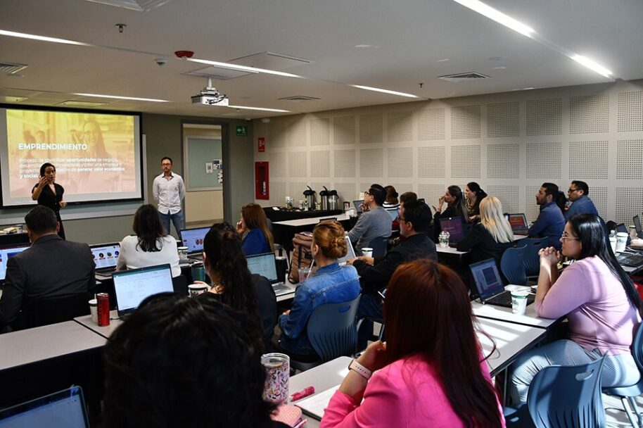 DOCENTES DE CETYS RECIBEN CAPACITACIÓN CON ENFOQUE A EMPRENDIMIENTO