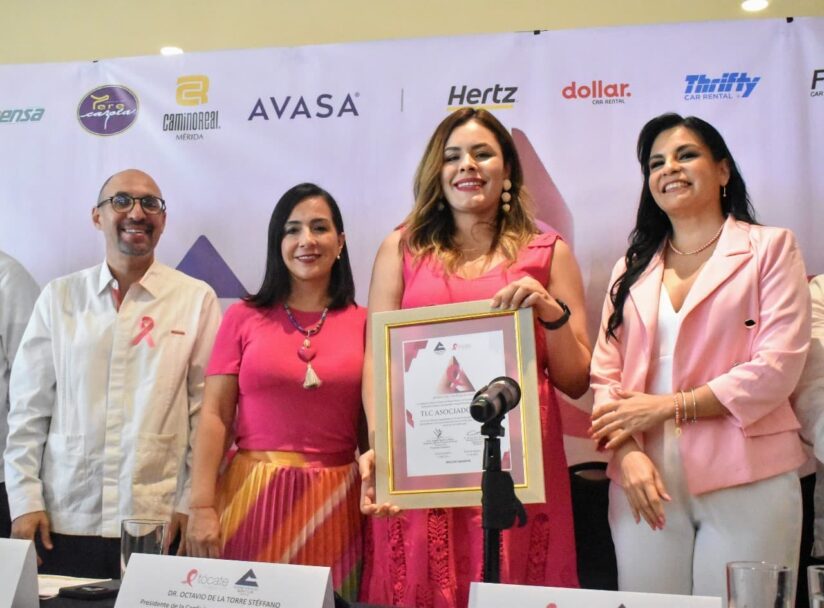 Recibe TLC Asociados el distintivo “Triángulo Rosa” contra el cáncer de mama