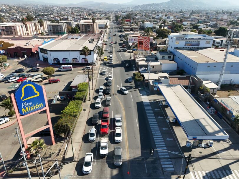 Rehabilitan señalética y pintura en vialidades de Ensenada